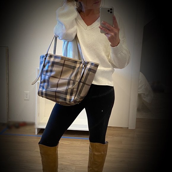 Authentic BURBERRY smoked Tote Purse Bag & matching attachable zip pouch - Picture 16 of 16